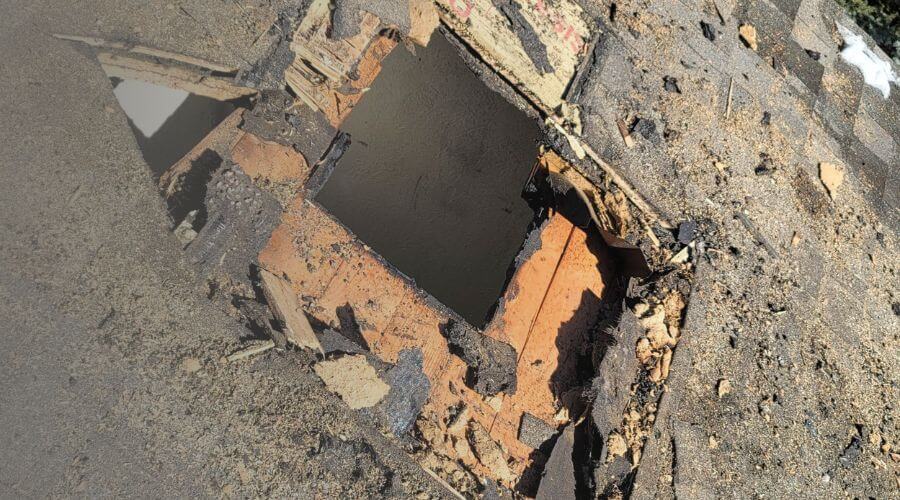 Why choose water damage restoration service for commercial flood cleanup in Anderson